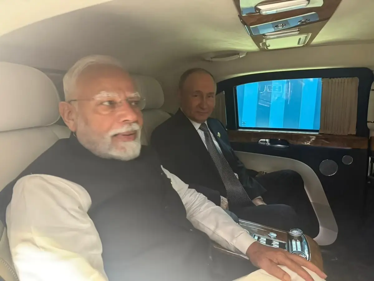 Modi Putin Same Car Hindi